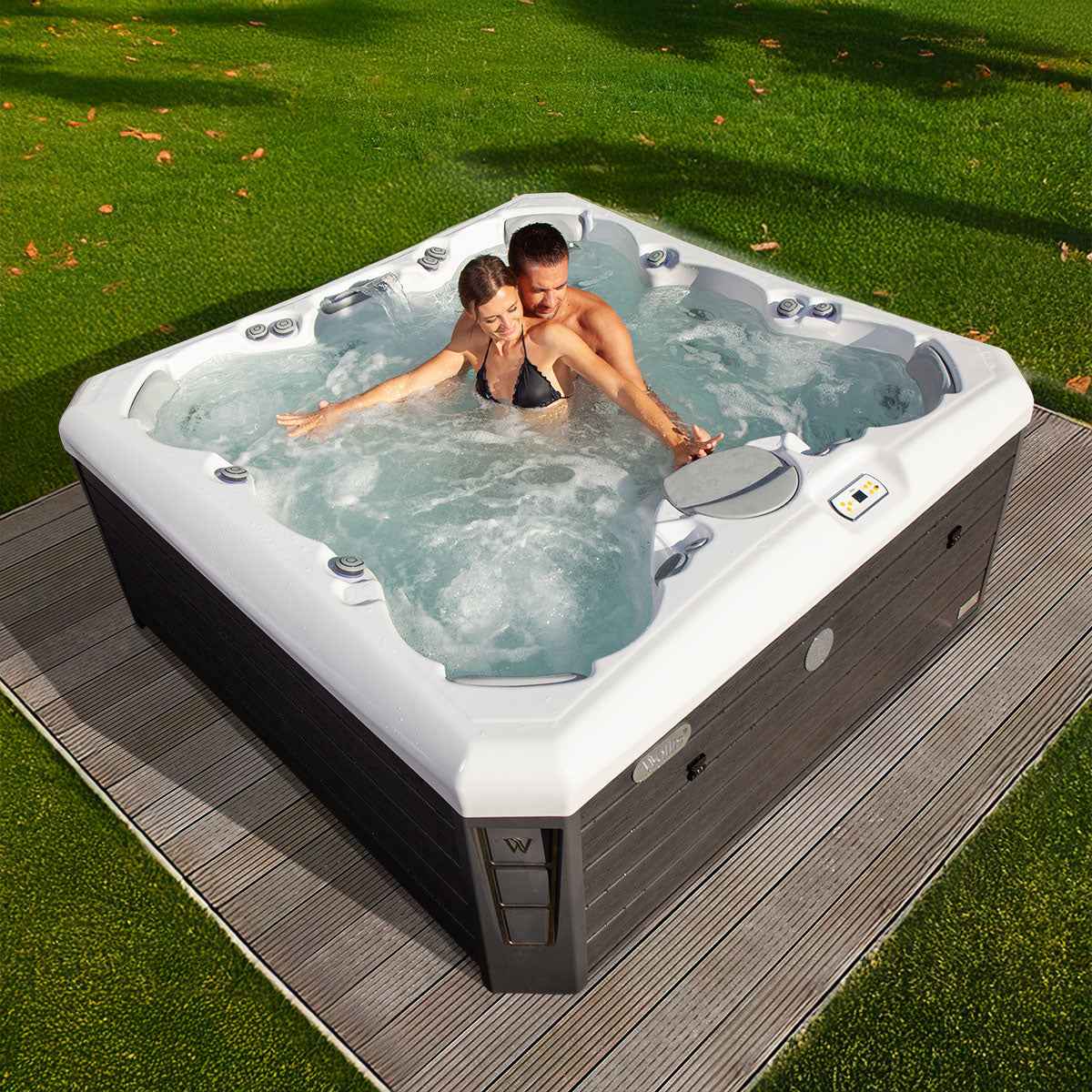 Lima Life Hot Tub
